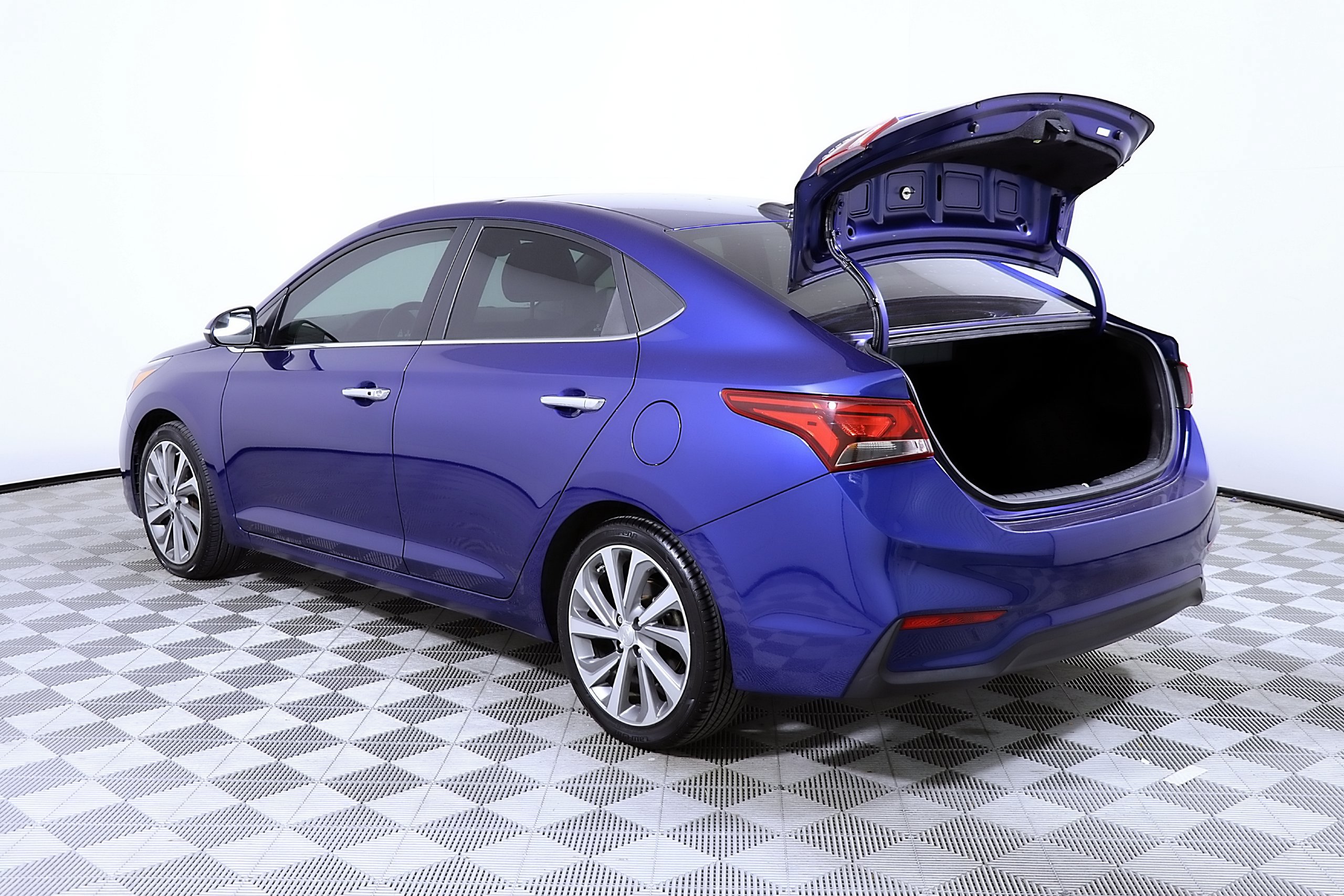 Used 2022 Hyundai Accent Limited FWD image 10
