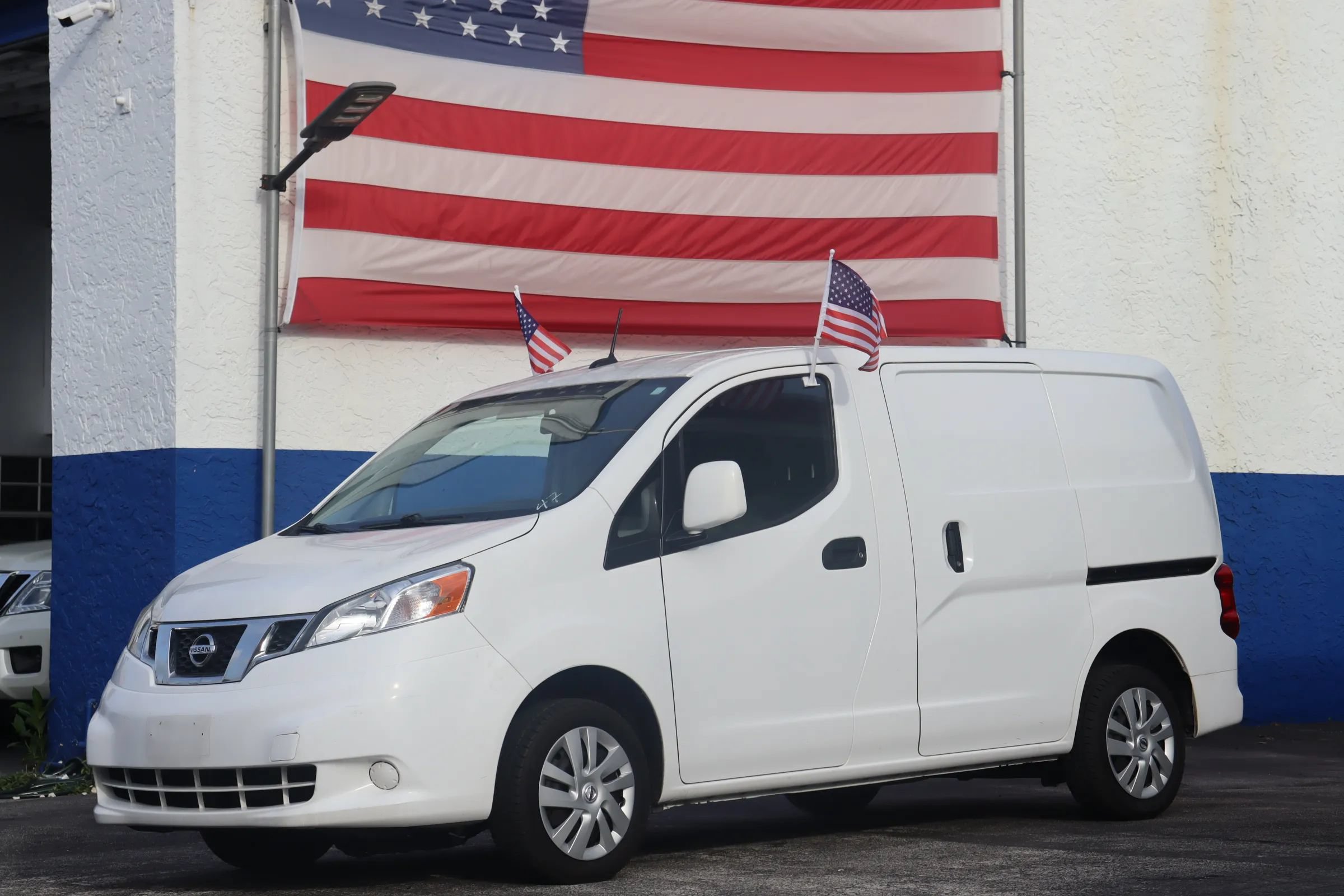 Used 2020 Nissan NV200 SV w/ Back Door Glass Package FWD image 1