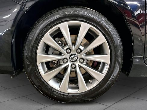 Used 2017 Toyota Camry XLE image 11