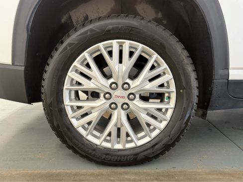 Used 2024 GMC Acadia Elevation FWD image 10