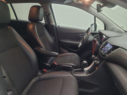 Used 2020 Chevrolet Trax LT w/ LT Convenience Package FWD image 21