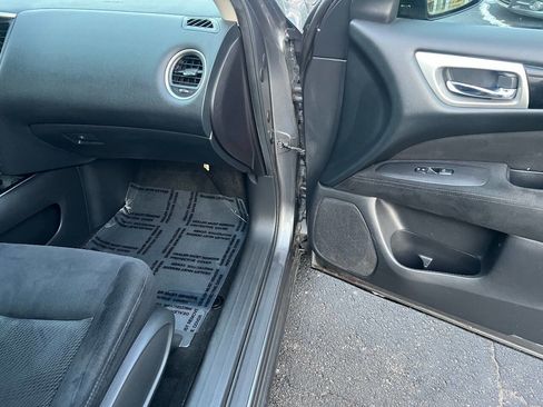 Used 2015 Nissan Pathfinder SV image 29
