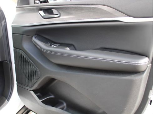New 2026 Jeep Grand Cherokee Altitude AWD/4WD image 23