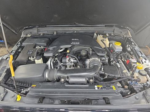 Used 2021 Jeep Wrangler Unlimited Sahara image 29