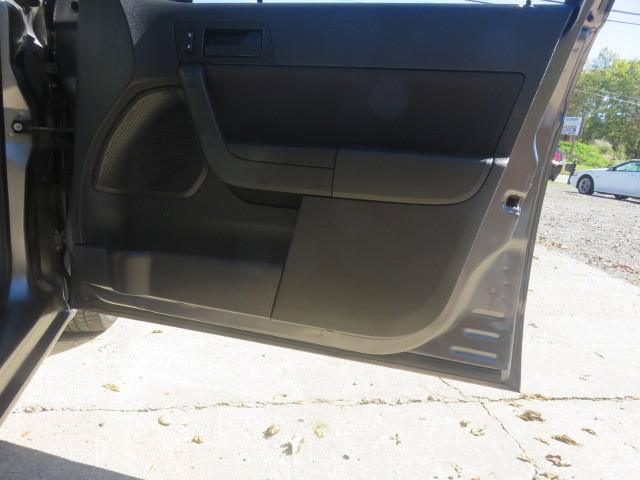 Used 2010 Ford Focus SE FWD image 17