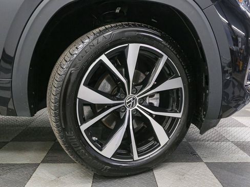 Certified 2024 Volkswagen Atlas SEL Premium R-Line AWD/4WD image 19