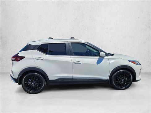 Used 2022 Nissan Kicks SV FWD image 4