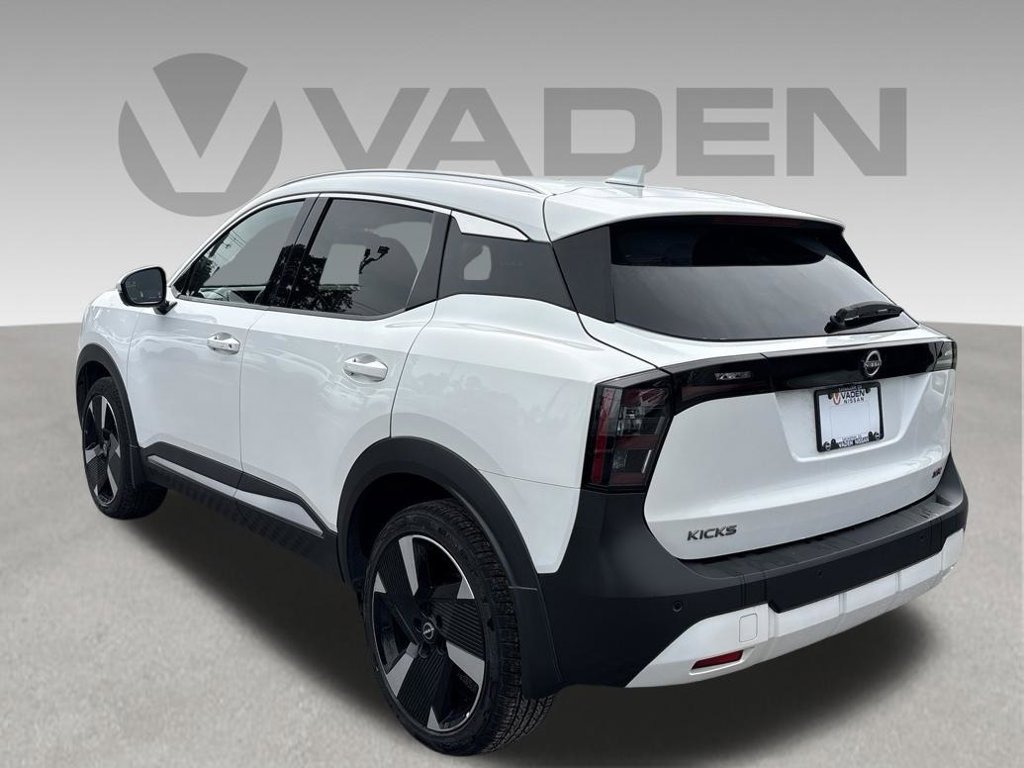Used 2025 Nissan Kicks SR FWD image 16