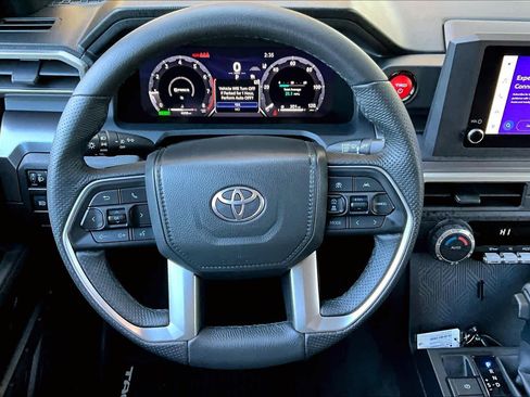 Used 2025 Toyota Tacoma TRD Off-Road image 5