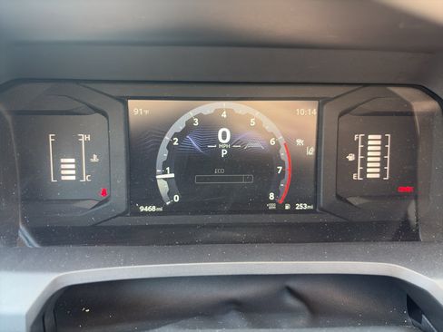 Certified 2025 Toyota Tacoma SR5 AWD/4WD image 17