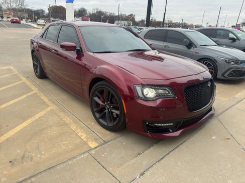 Used 2023 Chrysler 300 C image 1