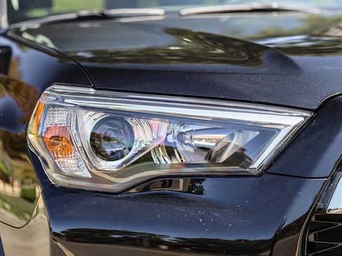 Used 2022 Toyota 4Runner Limited AWD/4WD image 11