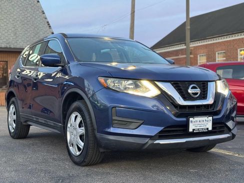 Used 2017 Nissan Rogue S image 4