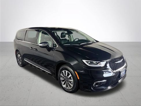 Used 2023 Chrysler Pacifica Limited FWD image 4