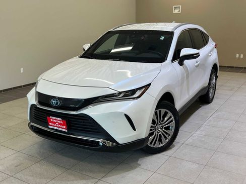 Certified 2024 Toyota Venza XLE image 1