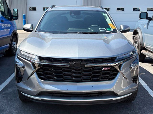 Used 2025 Chevrolet Trax LT FWD image 8