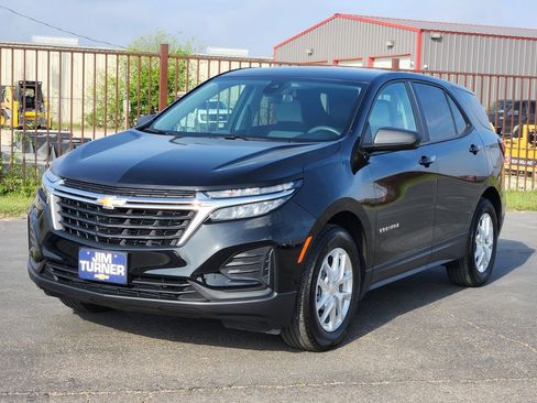 Used 2024 Chevrolet Equinox LS w/ LS Convenience Package image 3