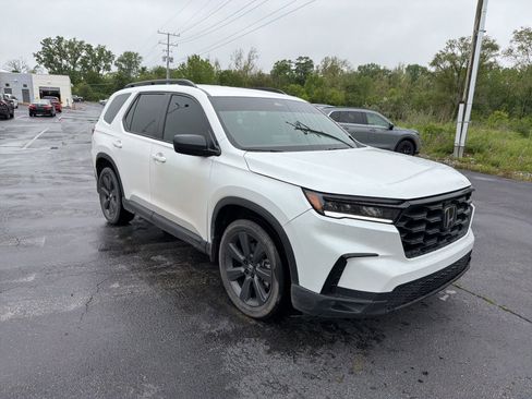 Used 2025 Honda Pilot Sport image 8