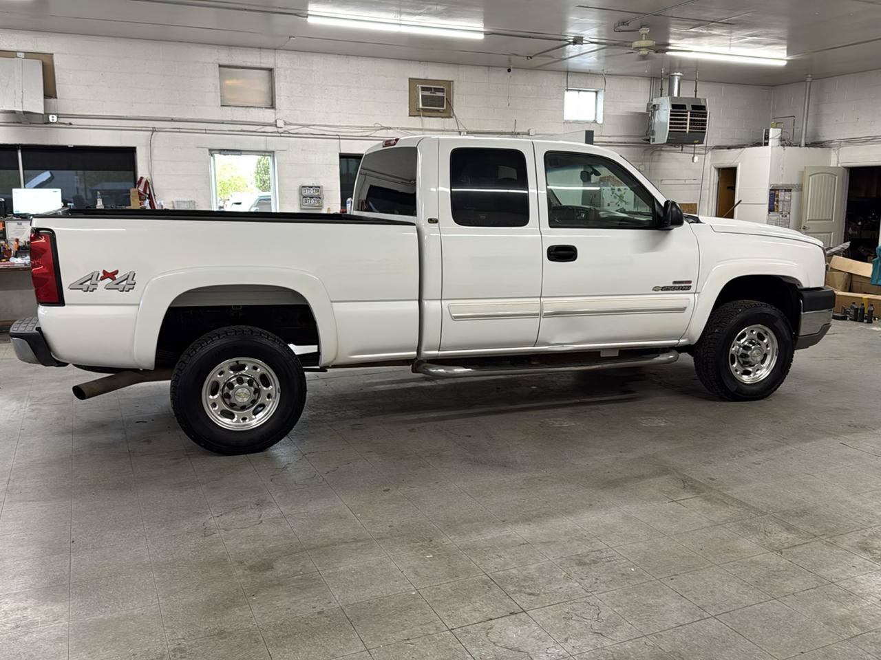 Used 2005 Chevrolet Silverado 2500 LT w/ Heavy-Duty Power Package AWD/4WD image 99