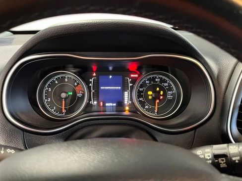Used 2019 Jeep Cherokee Latitude Plus FWD image 26