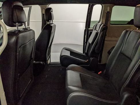 Used 2018 Dodge Grand Caravan SXT w/ Rear Park Assist Package image 17