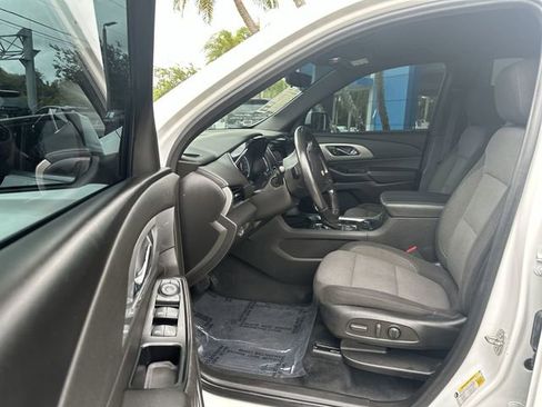 Used 2022 Chevrolet Traverse LT FWD image 22