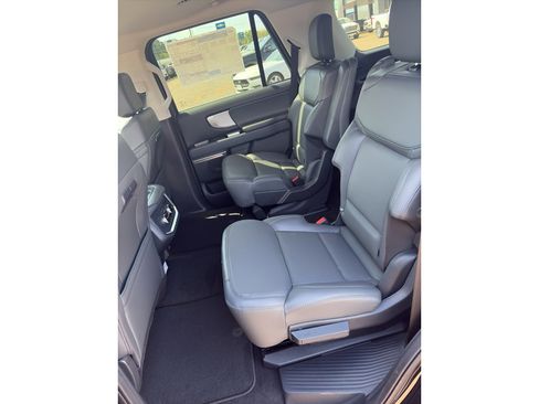 New 2026 Ford Expedition Active RWD image 17
