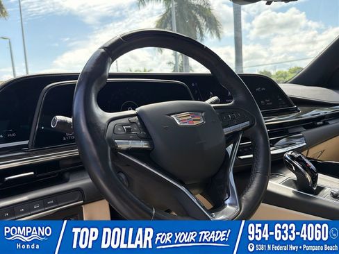 Used 2024 Cadillac Escalade Premium Luxury AWD/4WD image 28