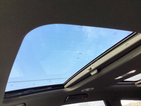 Used 2023 Buick Enclave Essence w/ Experience Buick Package image 19