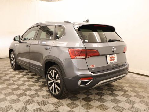 Used 2022 Volkswagen Taos SE FWD image 3