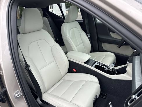Certified 2024 Volvo XC40 B5 Plus w/ Climate Package AWD/4WD image 29