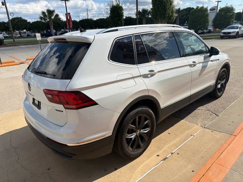 Used 2024 Volkswagen Tiguan SE AWD/4WD image 9