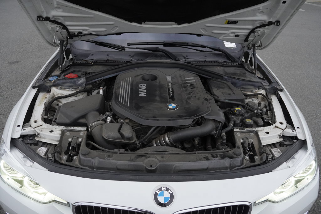 Used 2018 BMW 340i Sedan w/ Executive Package RWD image 7