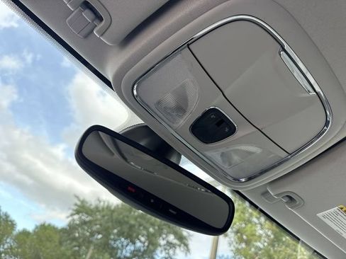 Used 2019 Jeep Cherokee Limited FWD image 22
