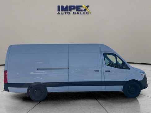 Used 2025 Mercedes-Benz Sprinter 2500 image 6