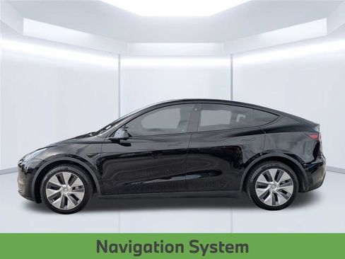 Used 2022 Tesla Model Y Long Range AWD/4WD image 2