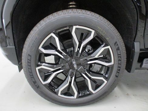 New 2025 GMC Sierra EV Denali image 12