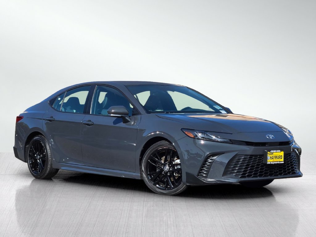 Used 2025 Toyota Camry SE FWD image 2