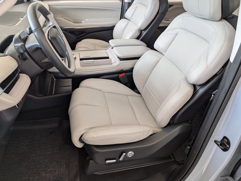 Used 2025 Lincoln Navigator Reserve AWD/4WD image 17