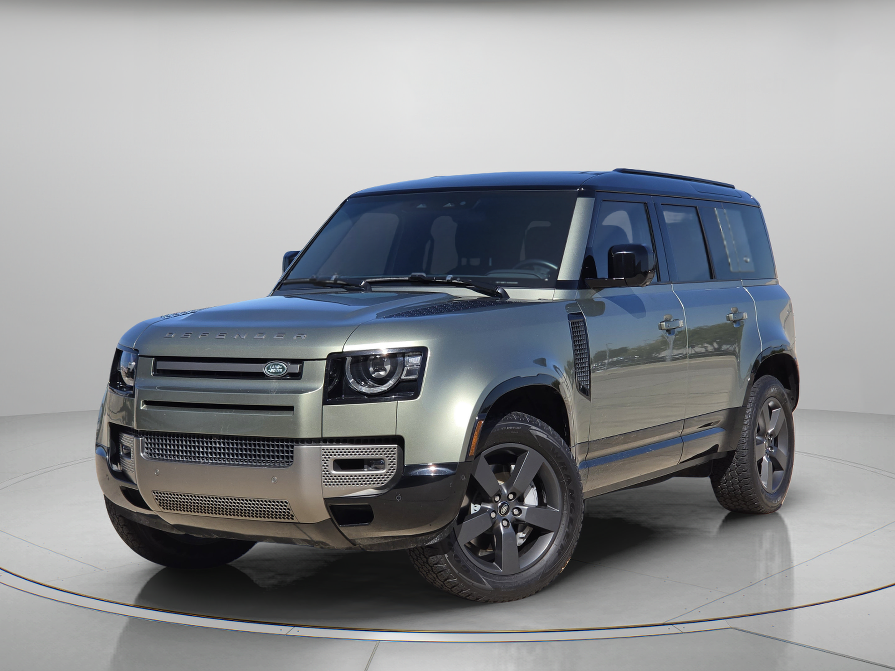 Used 2024 Land Rover Defender 110 X-Dynamic SE AWD/4WD image 1