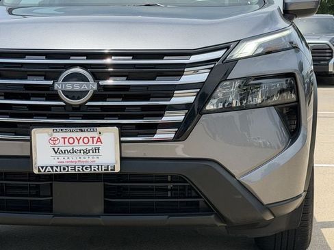 Used 2025 Nissan Rogue SV FWD image 8