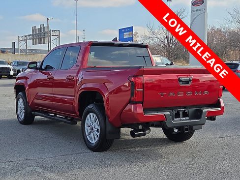 Used 2025 Toyota Tacoma SR5 image 4