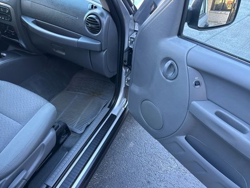 Used 2006 Jeep Liberty Renegade image 21