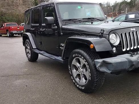 Used 2017 Jeep Wrangler Unlimited Sahara w/ Connectivity Group image 9