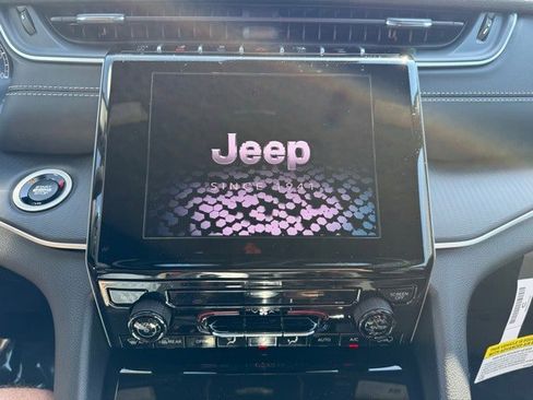 New 2025 Jeep Grand Cherokee Laredo image 16