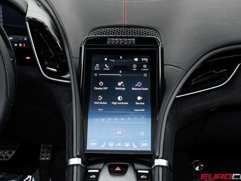 Used 2026 Ferrari Roma Spider RWD image 34