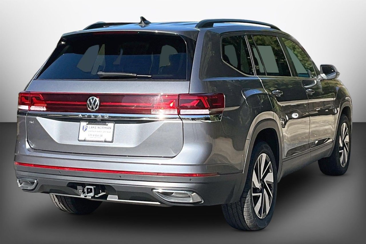 Used 2025 Volkswagen Atlas SE FWD image 8