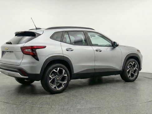 Used 2025 Chevrolet Trax LT image 9