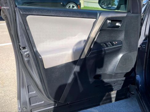 Used 2015 Toyota RAV4 LE image 17