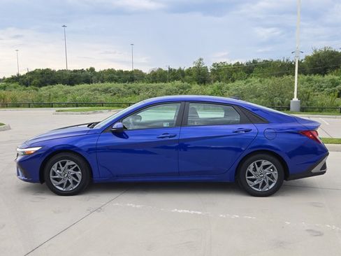 Used 2024 Hyundai Elantra SEL FWD image 9